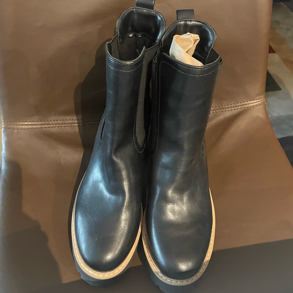 DV Dolce Vita Leather Tobias boots 10